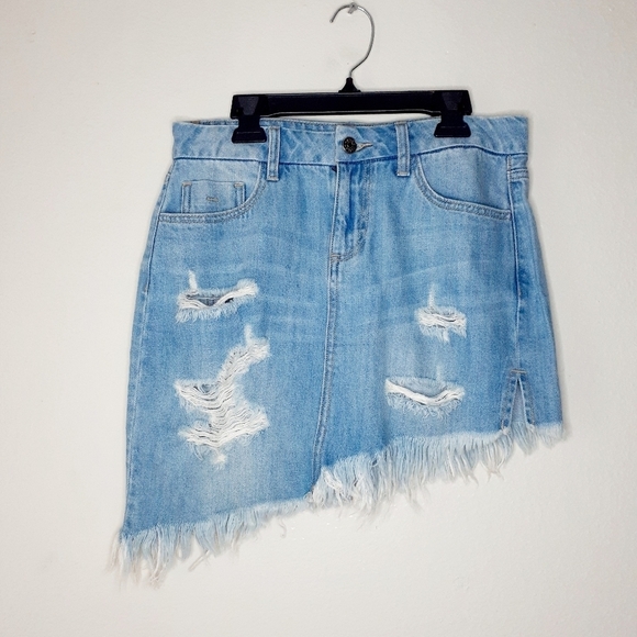 🌷 CELLO Women's Distressed Angled Cut Jean Skirt. - Picture 2 of 7